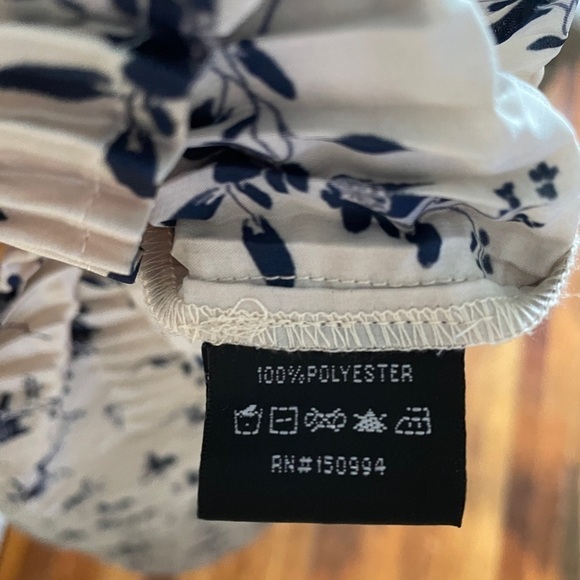 Sleeveless Top w/ Neck Tie - Picture 4 of 4